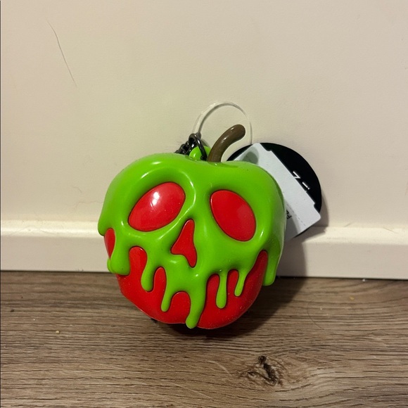 Bath and Body Works Disney Villains Evil Queen Apple Pocketbac Holder - Picture 1 of 1